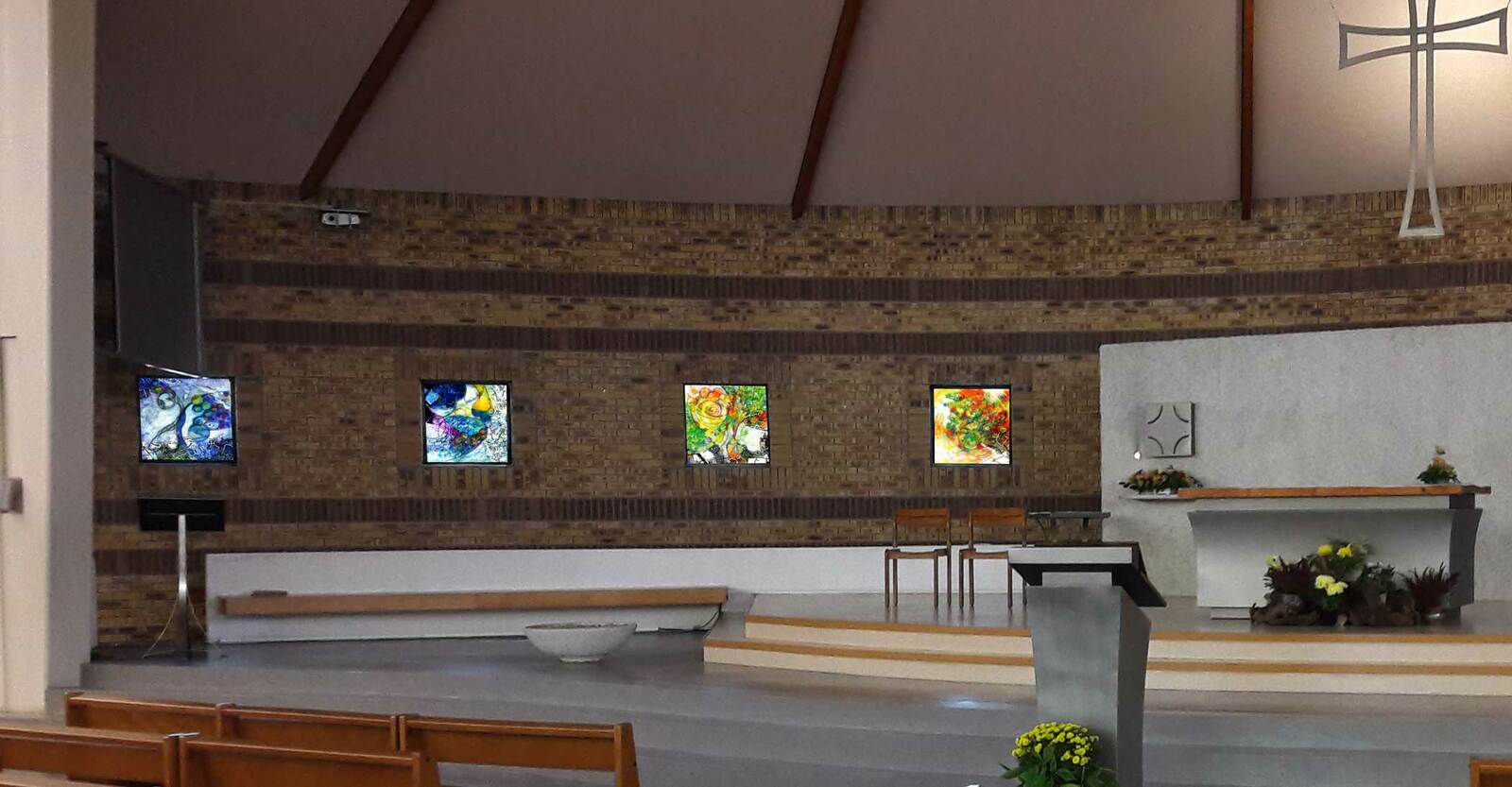 lieu paisible dans une église moderne, un choix possible pour cérémonie funéraire.